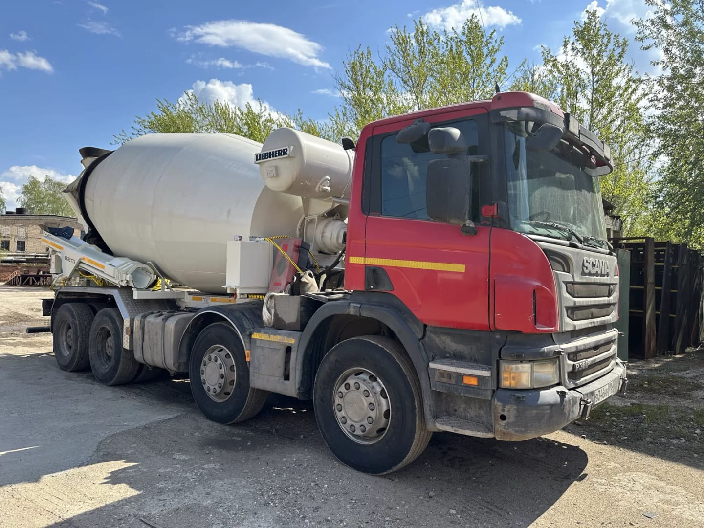 Scania с белым гидролотком
