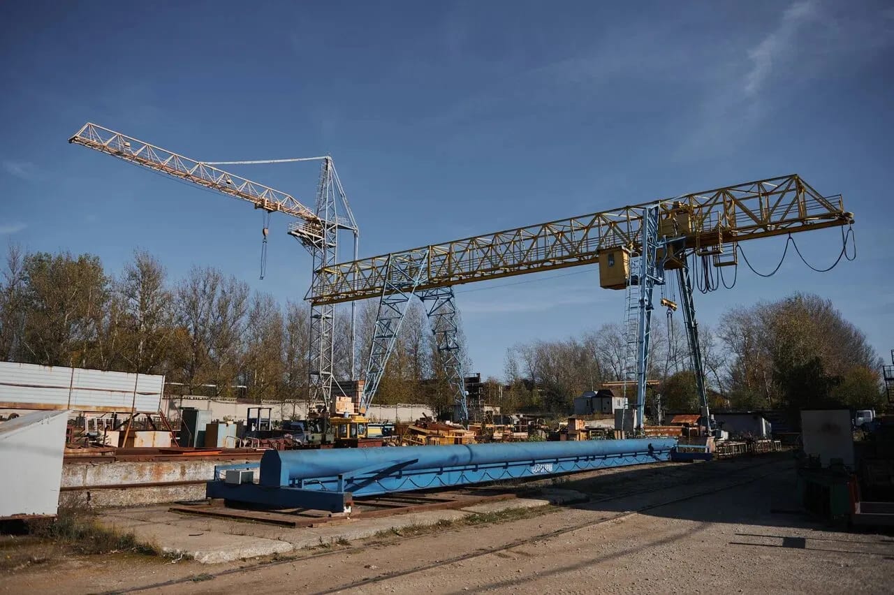 Козловой кран на открытой площадке